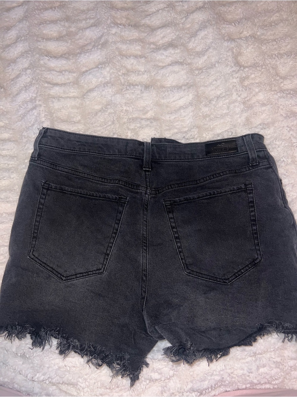 Hollister Ultra High-Rise Mom Shorts in Black - Picture 2 of 3